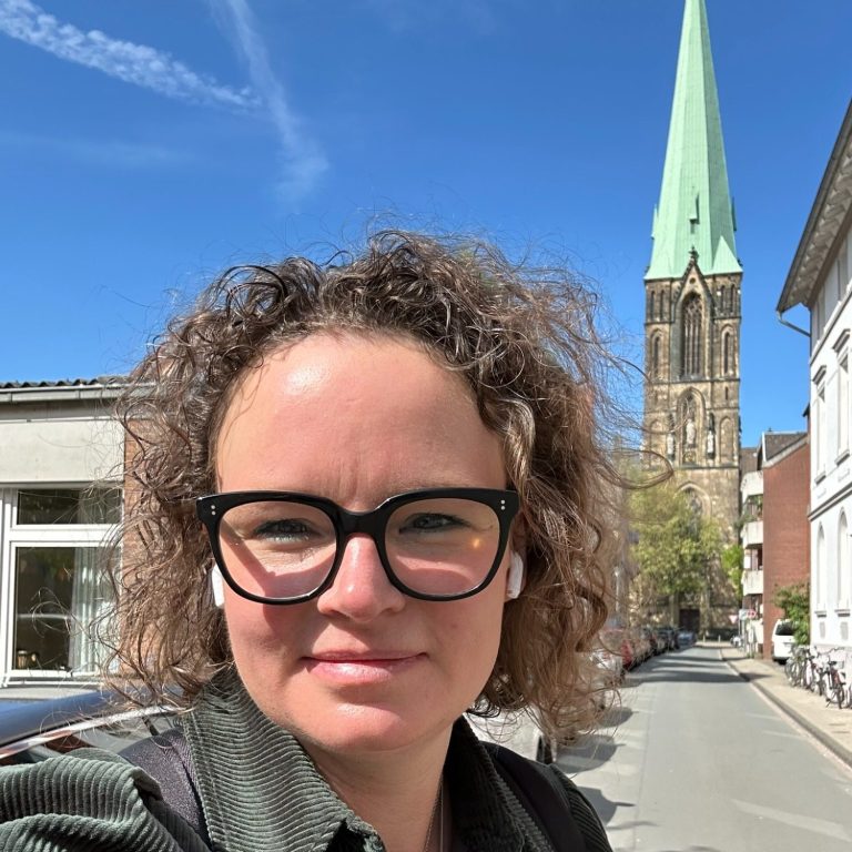 Dr. Georg Lunemann, Annette Bockhaus-Odenthal, Vorsitzende der Frauenunion, und ich Von l.n.r.: Pia Hoppenberg, Dr. Georg Lunemann, CDU OB-Kandidat, Annette Bockhaus-Odenthal, Vorsitzende der Frauenunion
